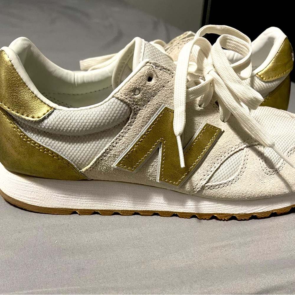 Authentic Women’s New Balance Size 9 1/2